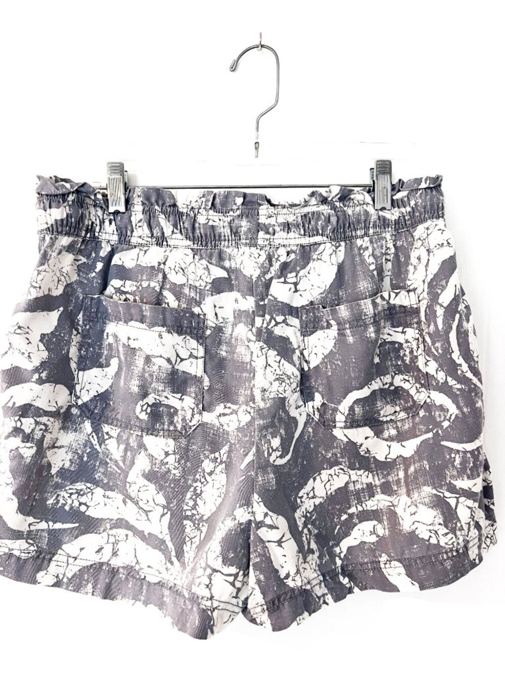 JOIE • Abstract Leaf Print Paperbag Shorts 100% Lyocell Gray Grey Large - Picture 4 of 10